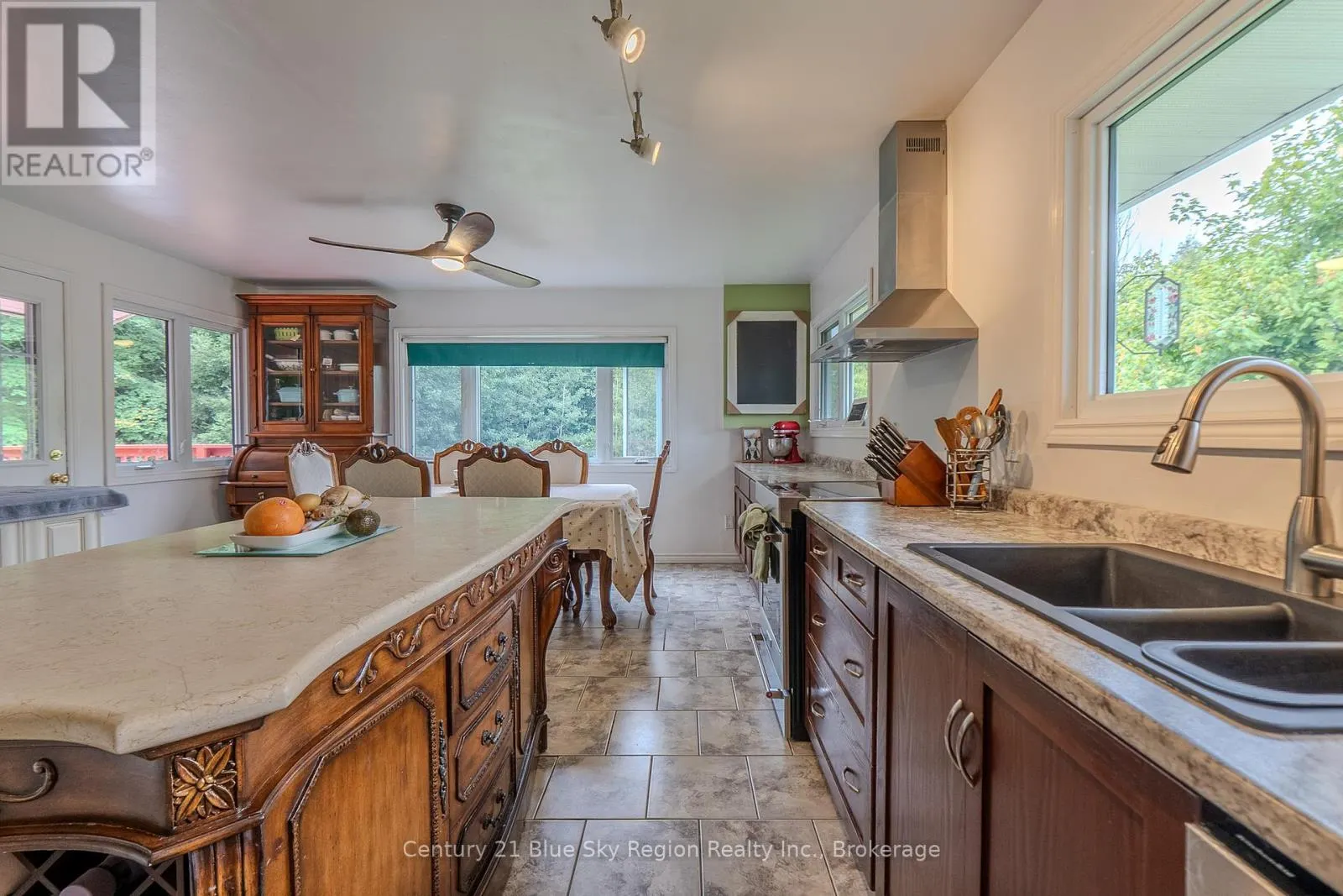 525 MAPLE ROAD