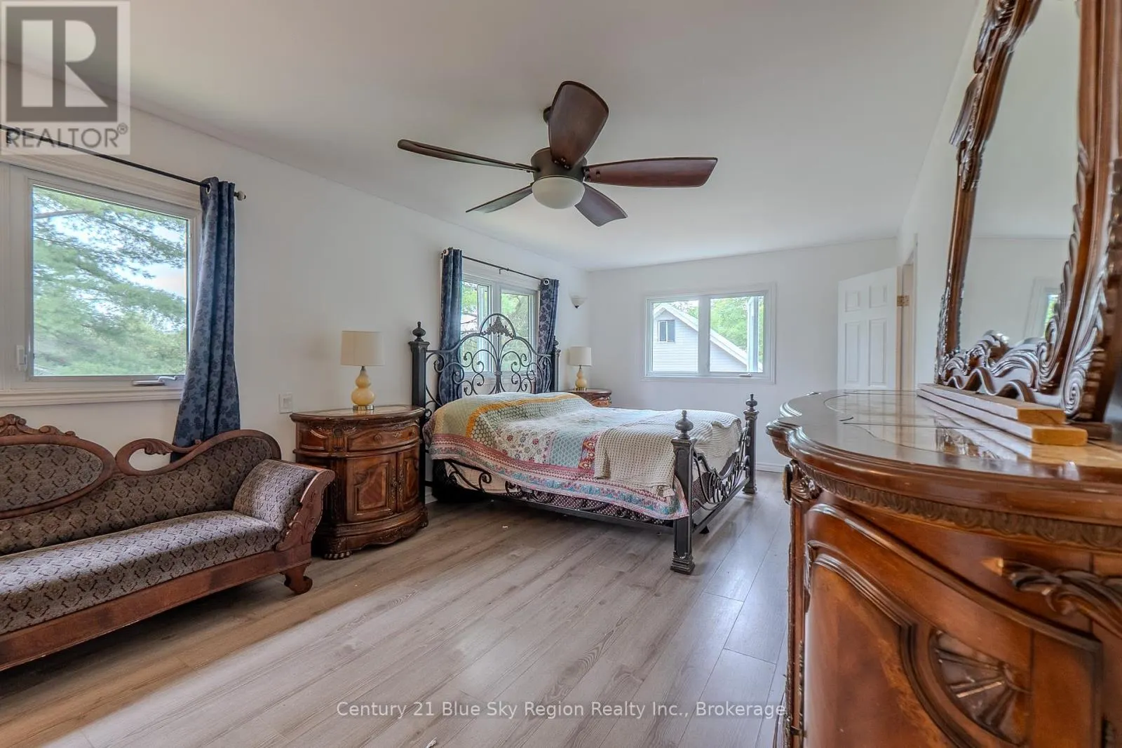 525 MAPLE ROAD