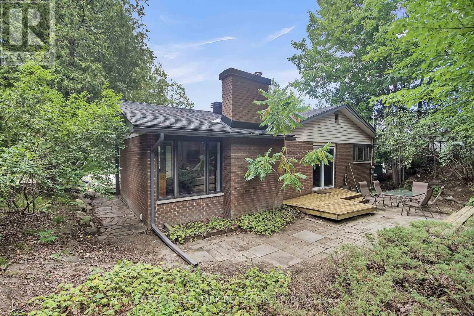 40 FOOTHILLS DRIVE