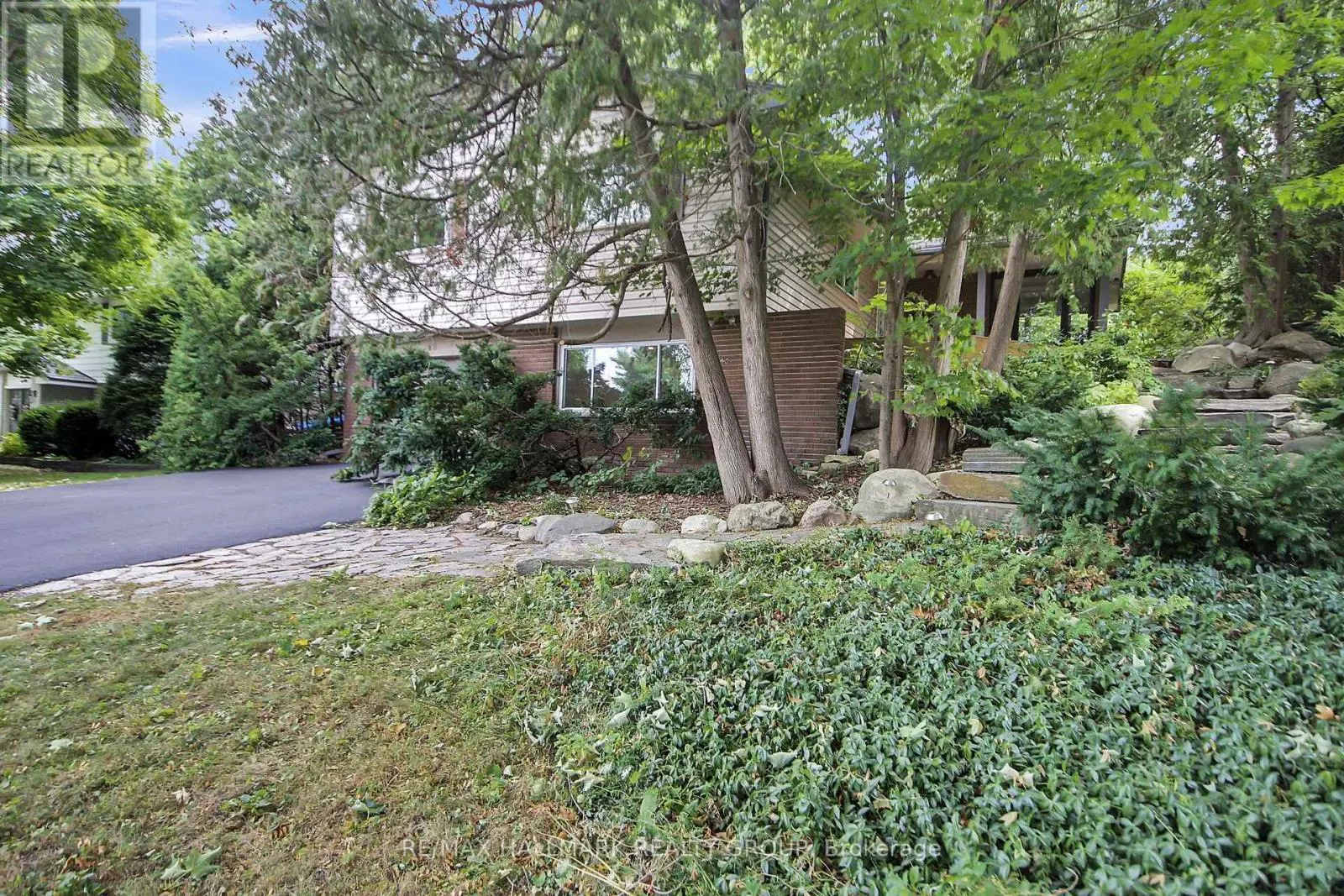 40 FOOTHILLS DRIVE