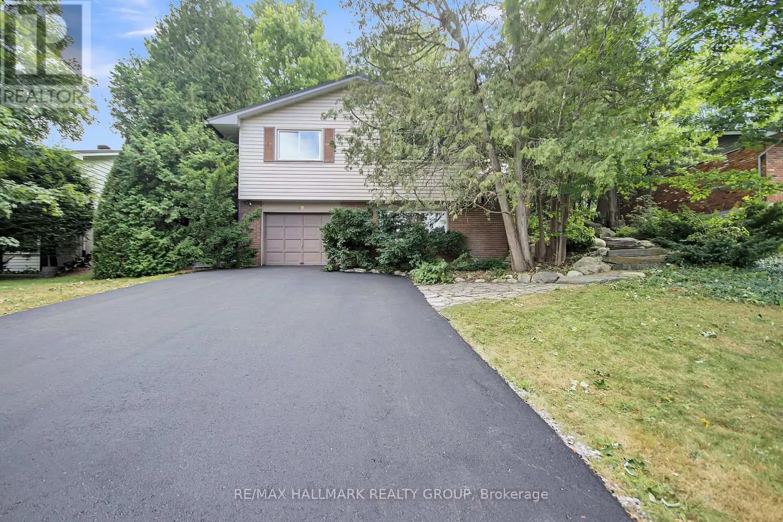 40 FOOTHILLS DRIVE