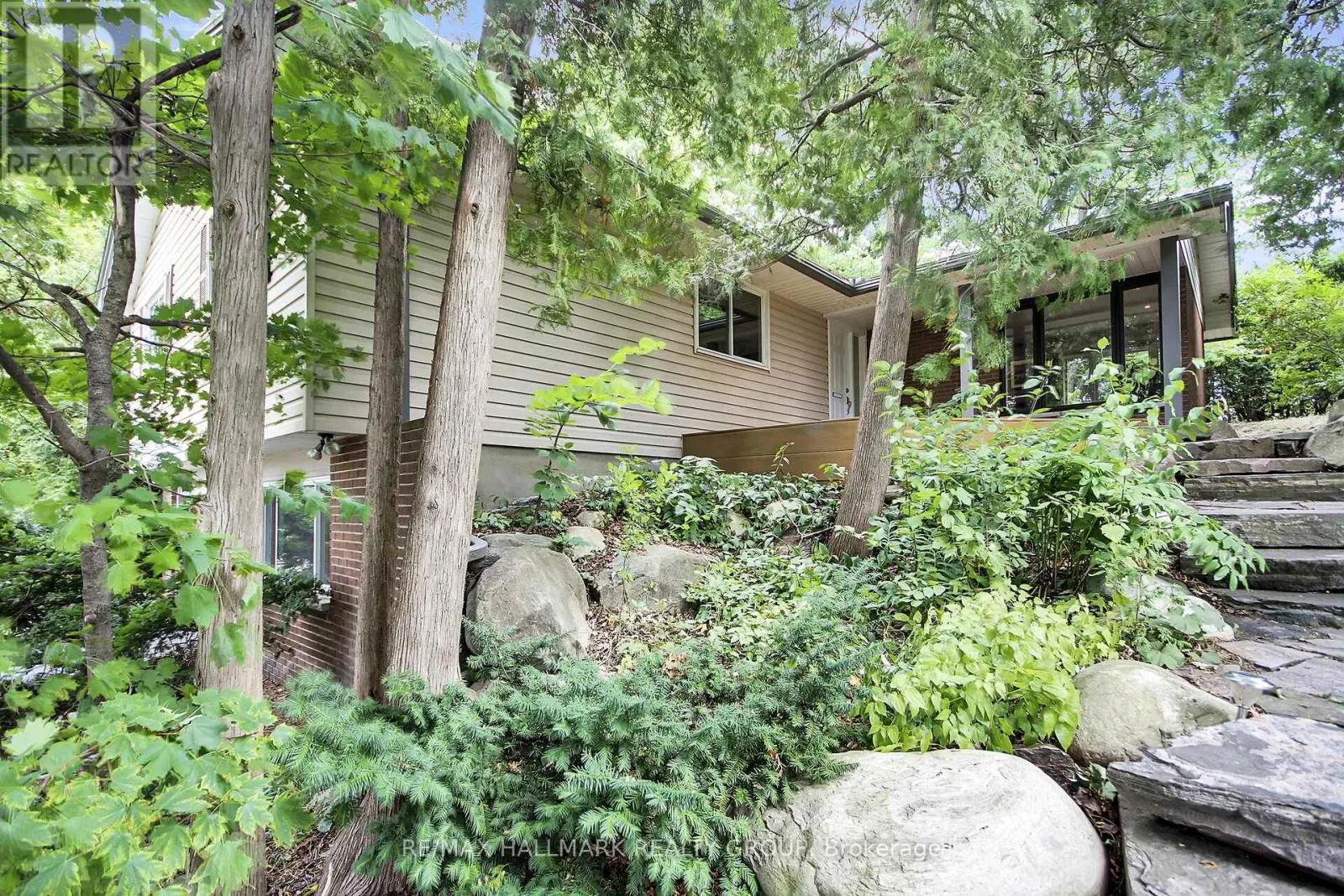 40 FOOTHILLS DRIVE
