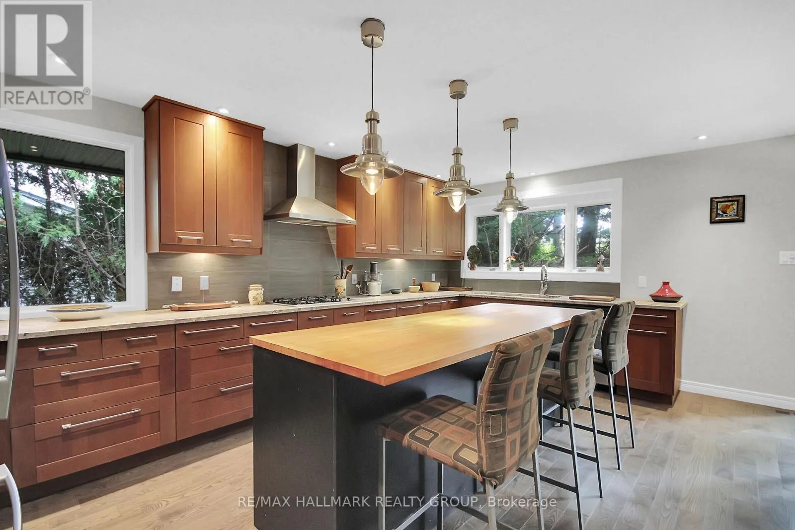 40 FOOTHILLS DRIVE