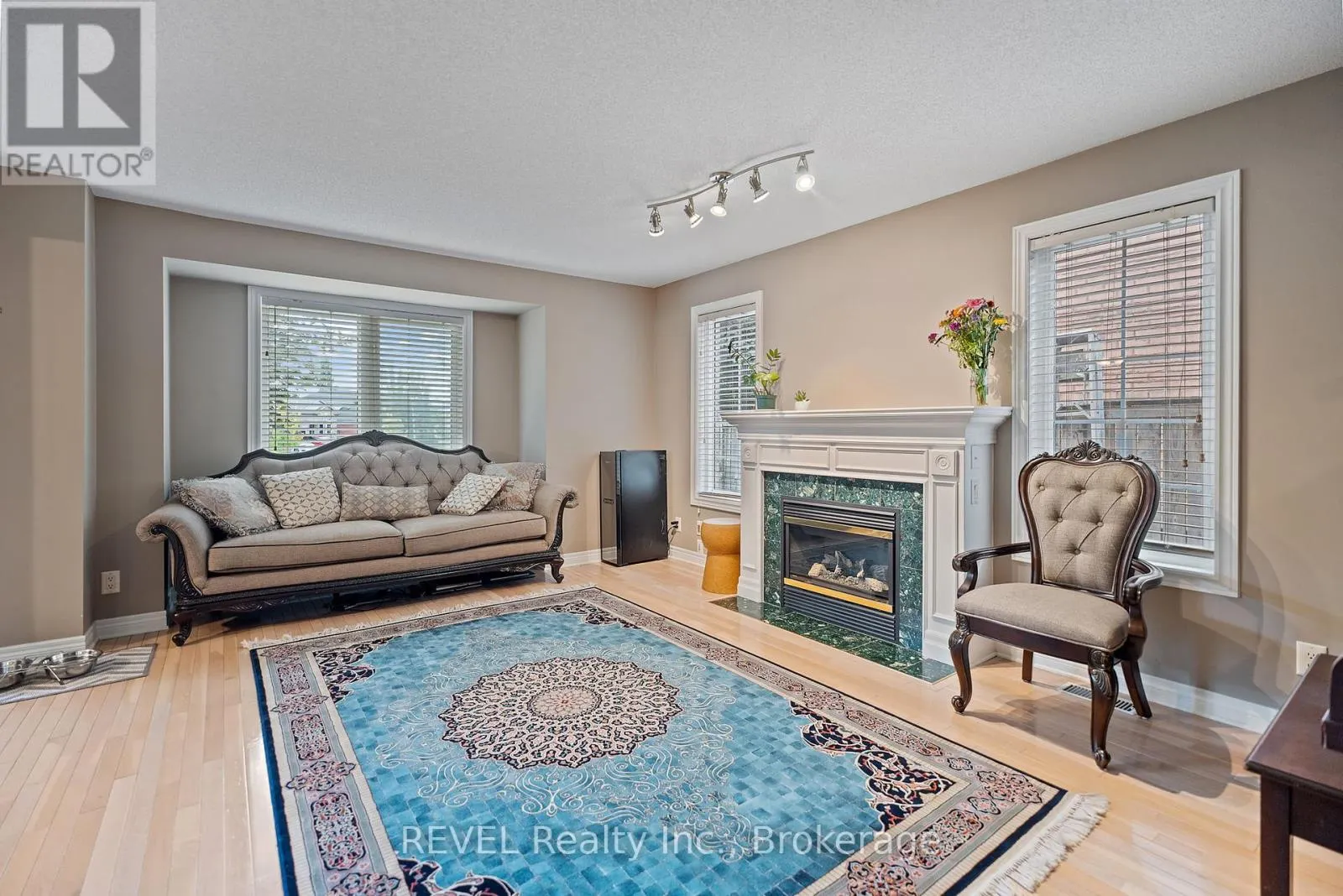 A - 20 BROWN DRIVE, #A