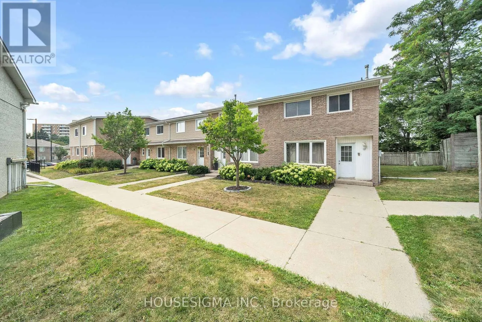 16 - 50 WESTMOUNT ROAD W