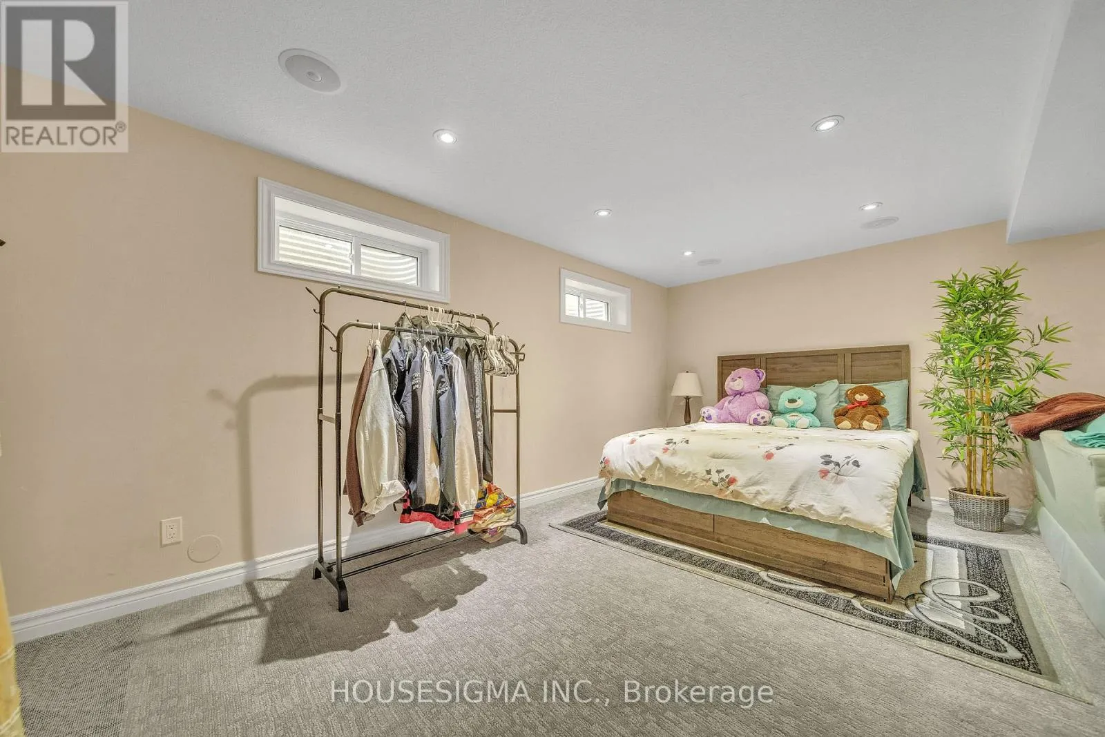 16 - 50 WESTMOUNT ROAD W