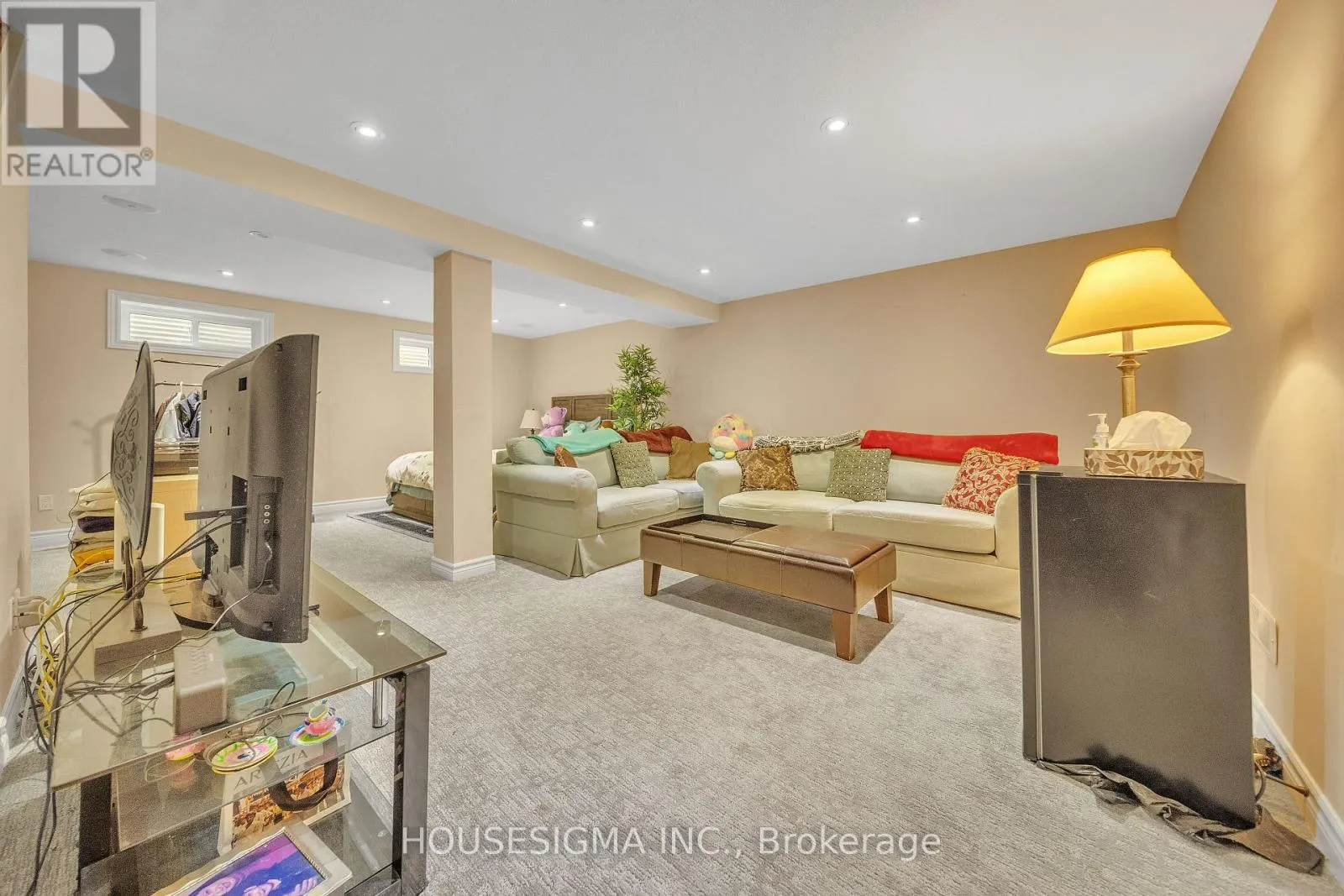 16 - 50 WESTMOUNT ROAD W