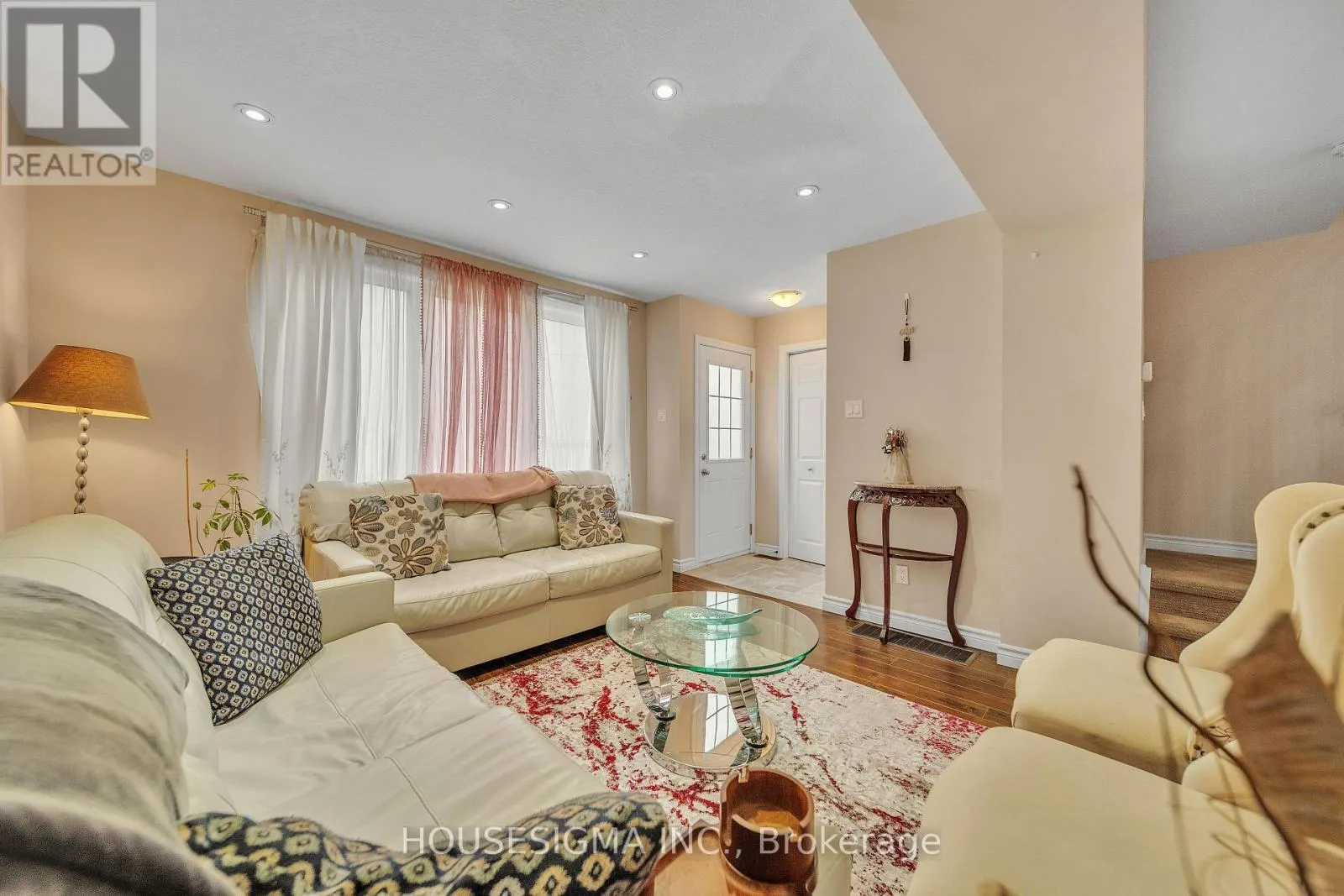 16 - 50 WESTMOUNT ROAD W