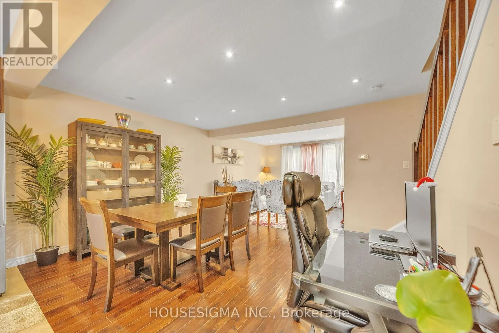 16 - 50 WESTMOUNT ROAD W