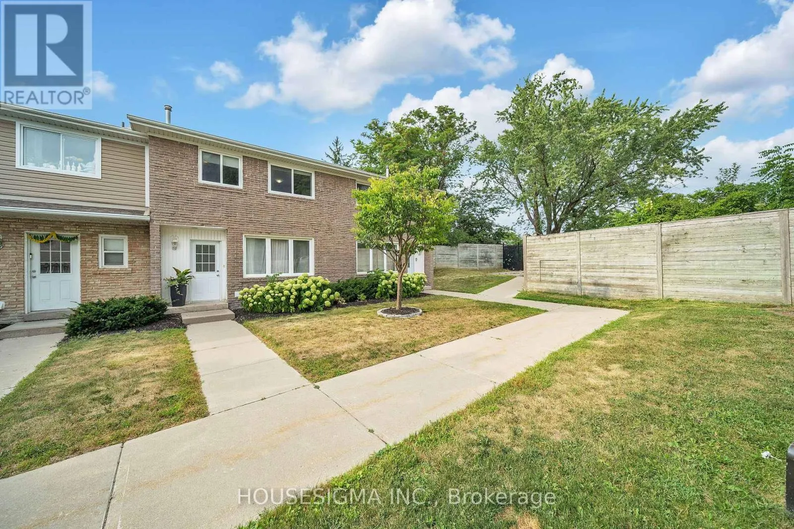 16 - 50 WESTMOUNT ROAD W