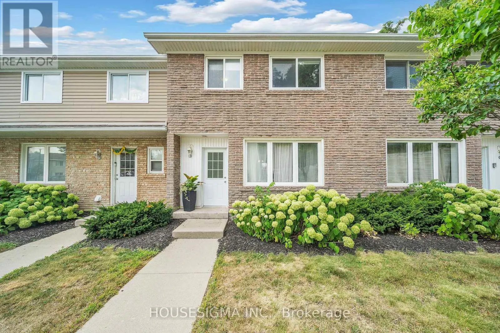 16 - 50 WESTMOUNT ROAD W