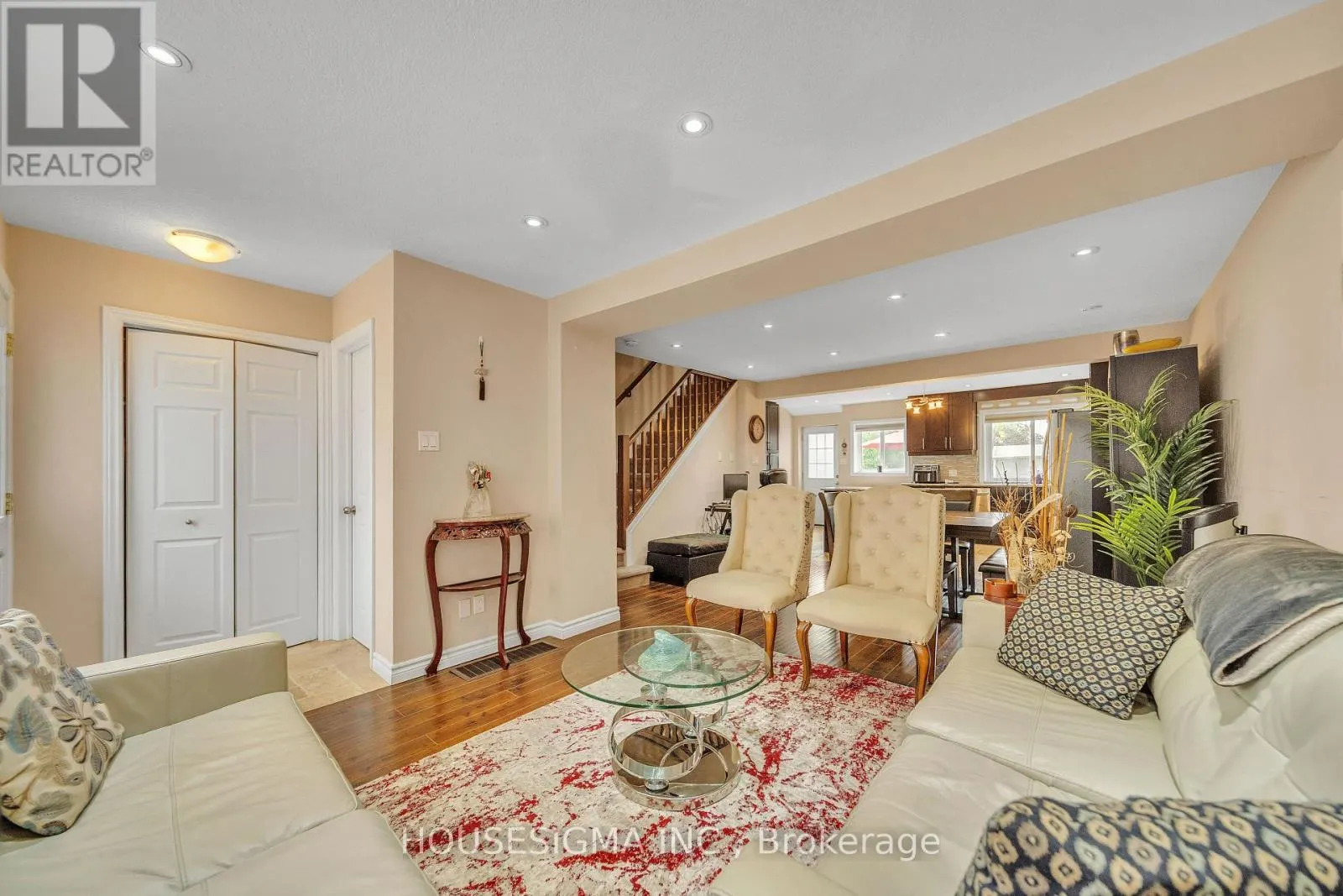 16 - 50 WESTMOUNT ROAD W
