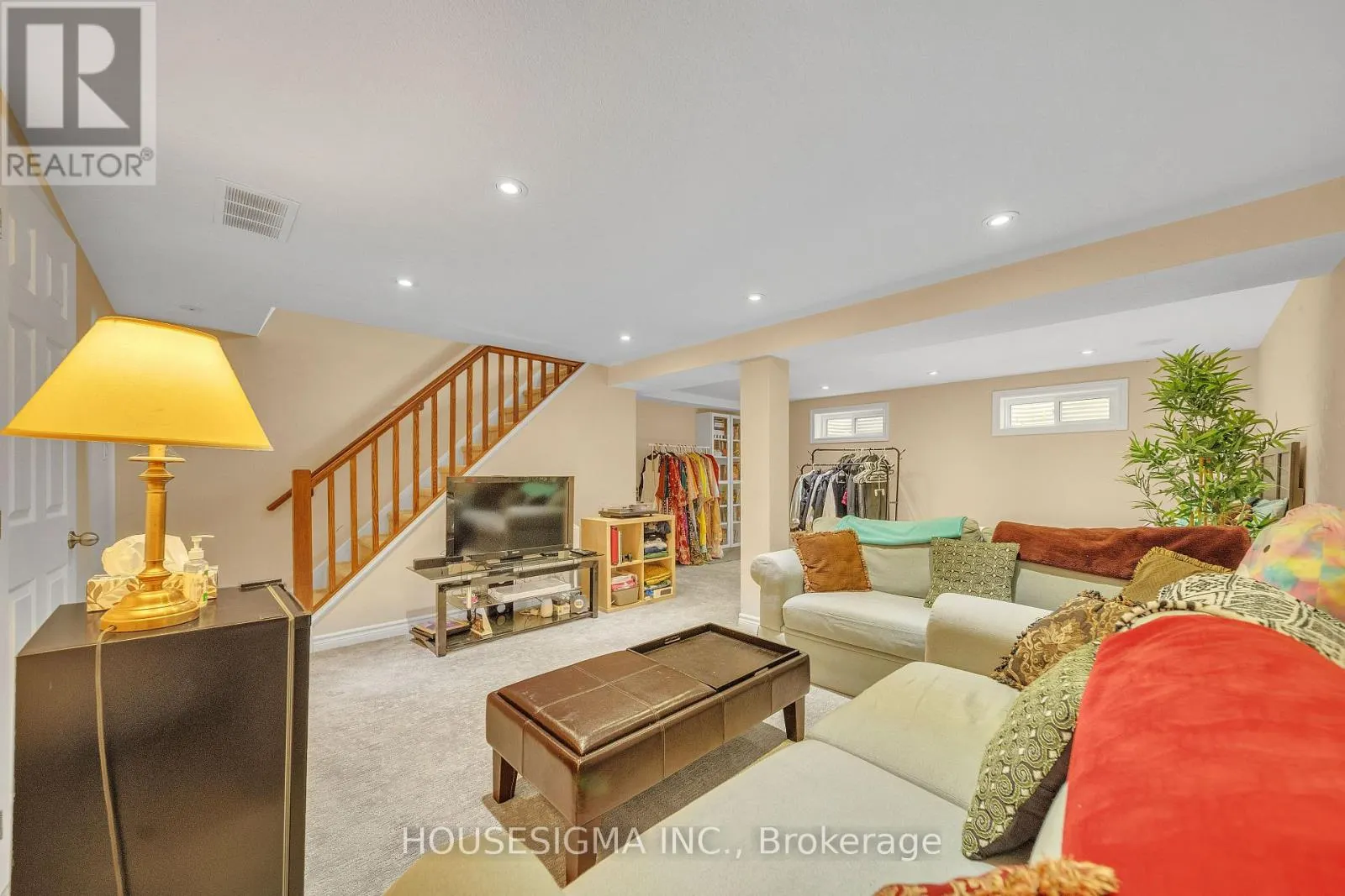 16 - 50 WESTMOUNT ROAD W