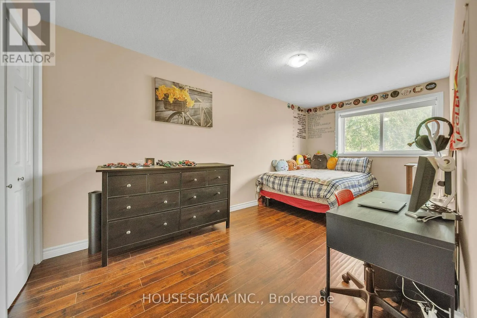 16 - 50 WESTMOUNT ROAD W