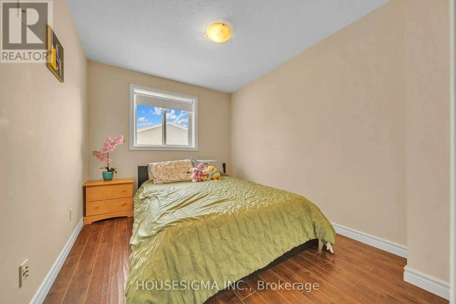 16 - 50 WESTMOUNT ROAD W