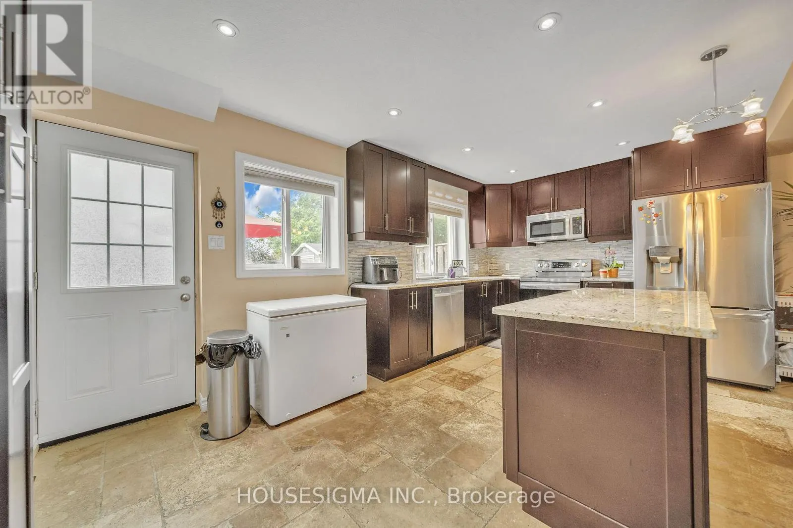 16 - 50 WESTMOUNT ROAD W