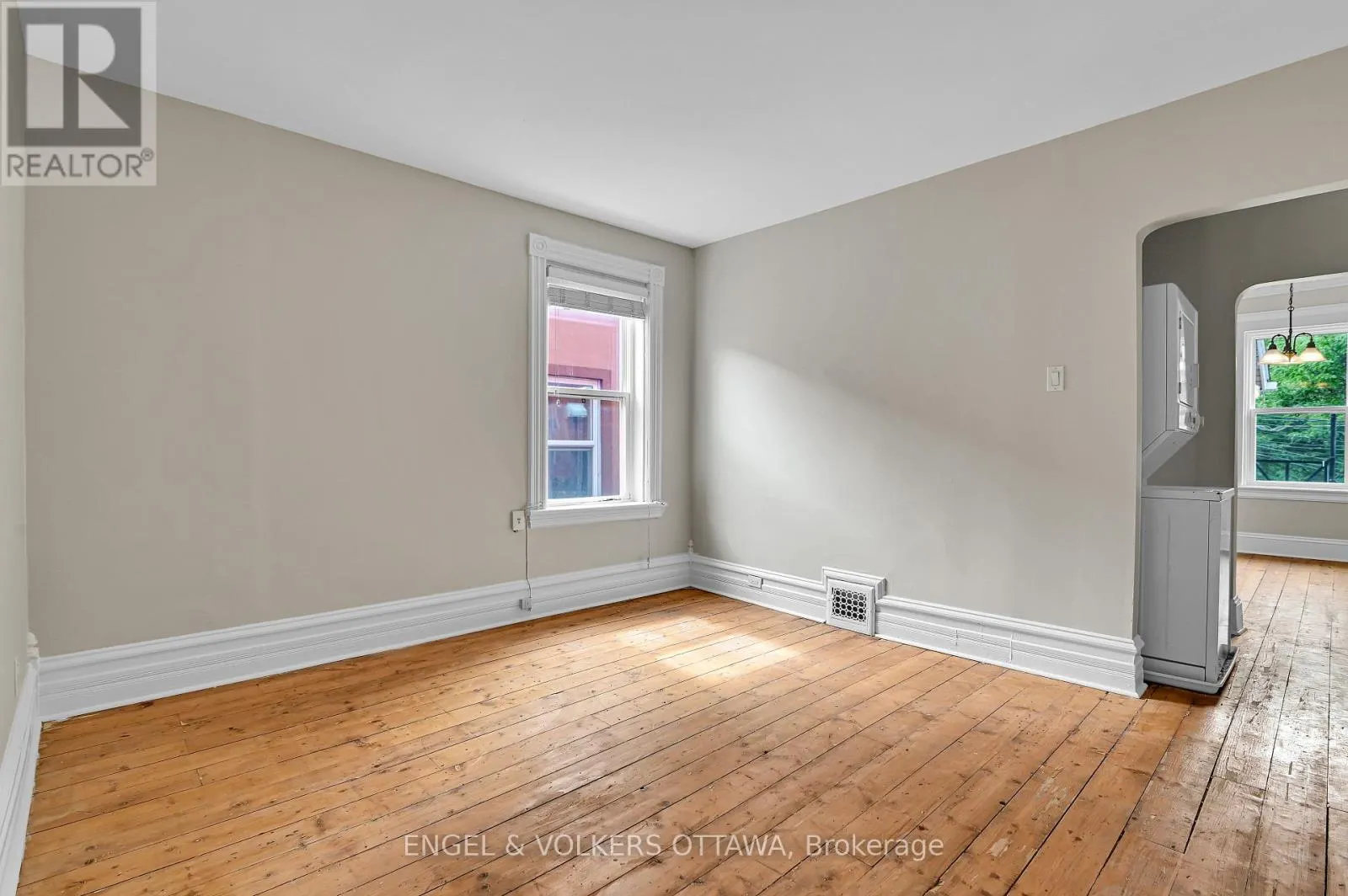 104 KING EDWARD AVENUE