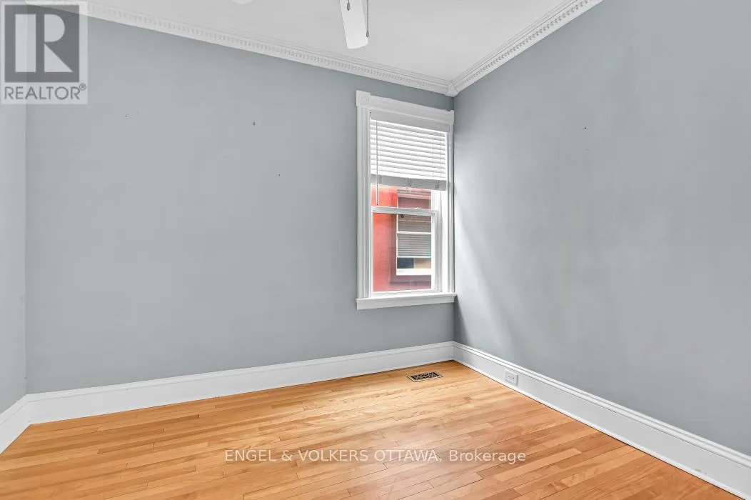 104 KING EDWARD AVENUE