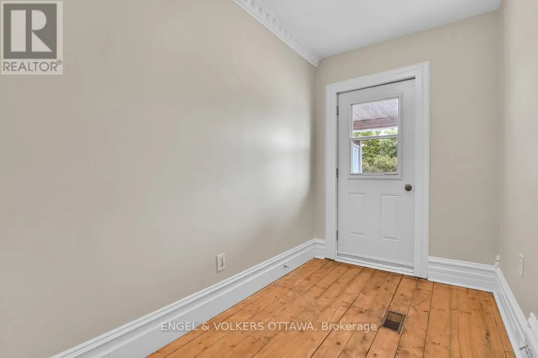 104 KING EDWARD AVENUE