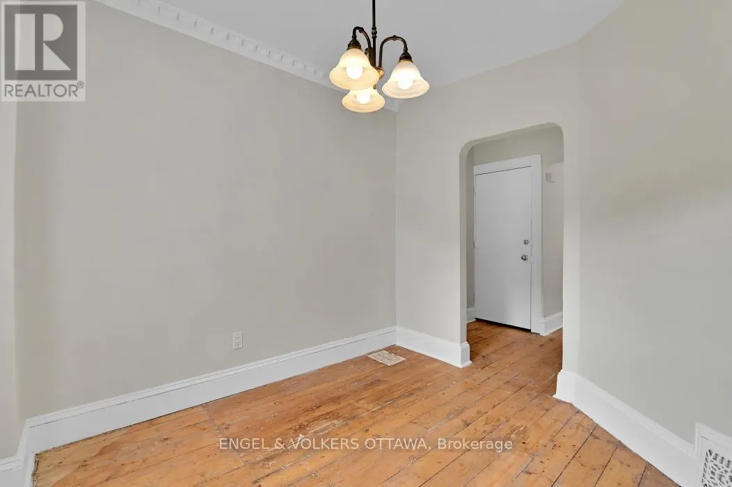 104 KING EDWARD AVENUE