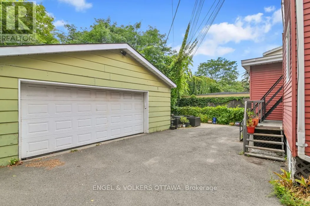 104 KING EDWARD AVENUE