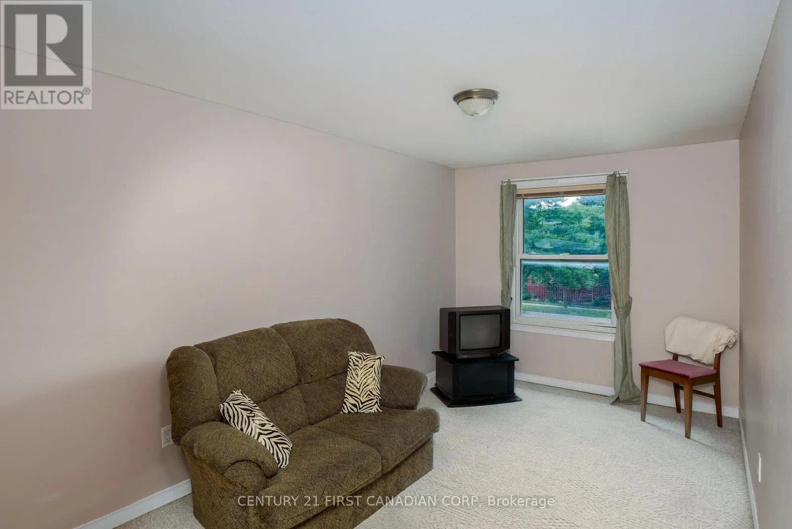 195 DEVERON CRESCENT