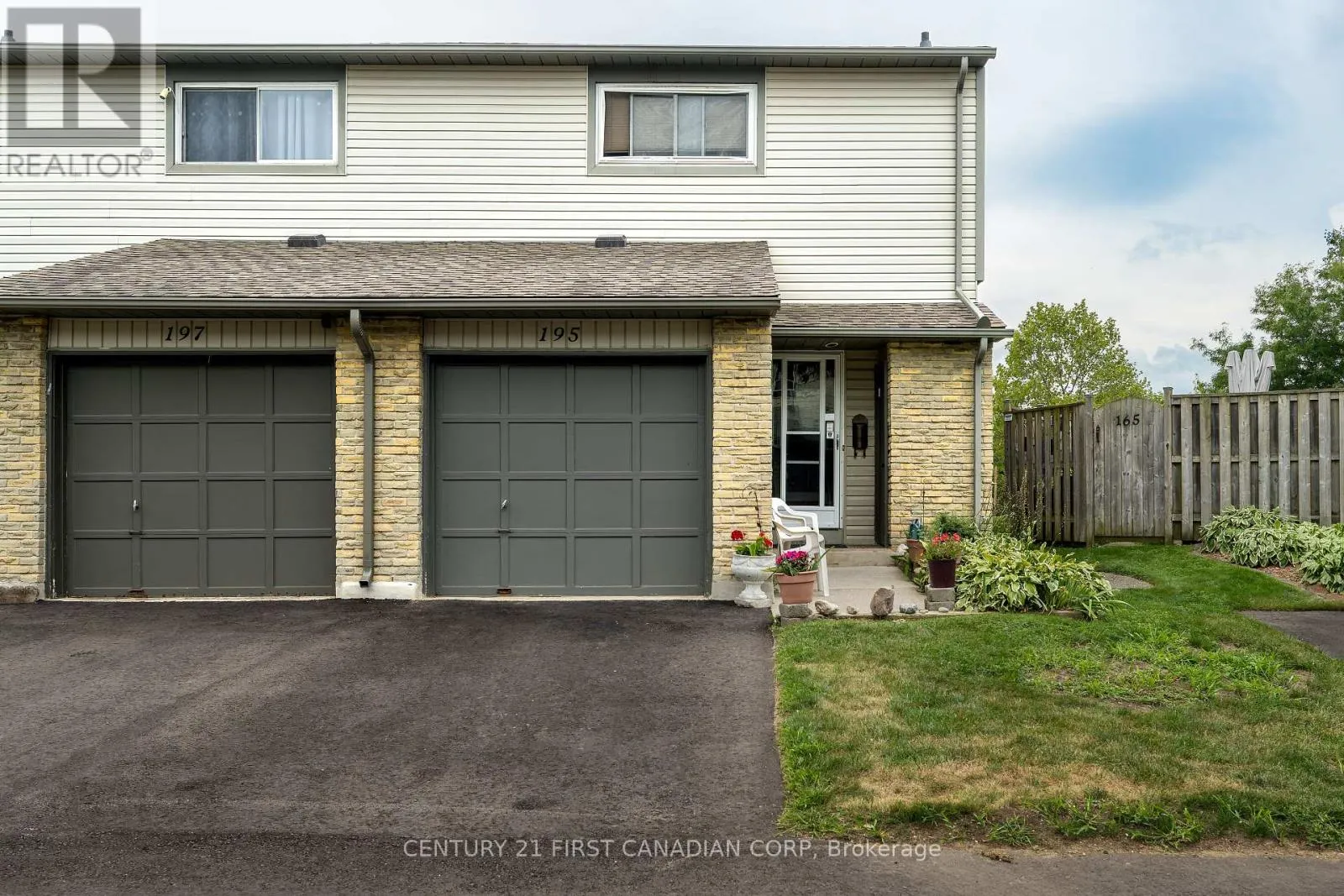 195 DEVERON CRESCENT