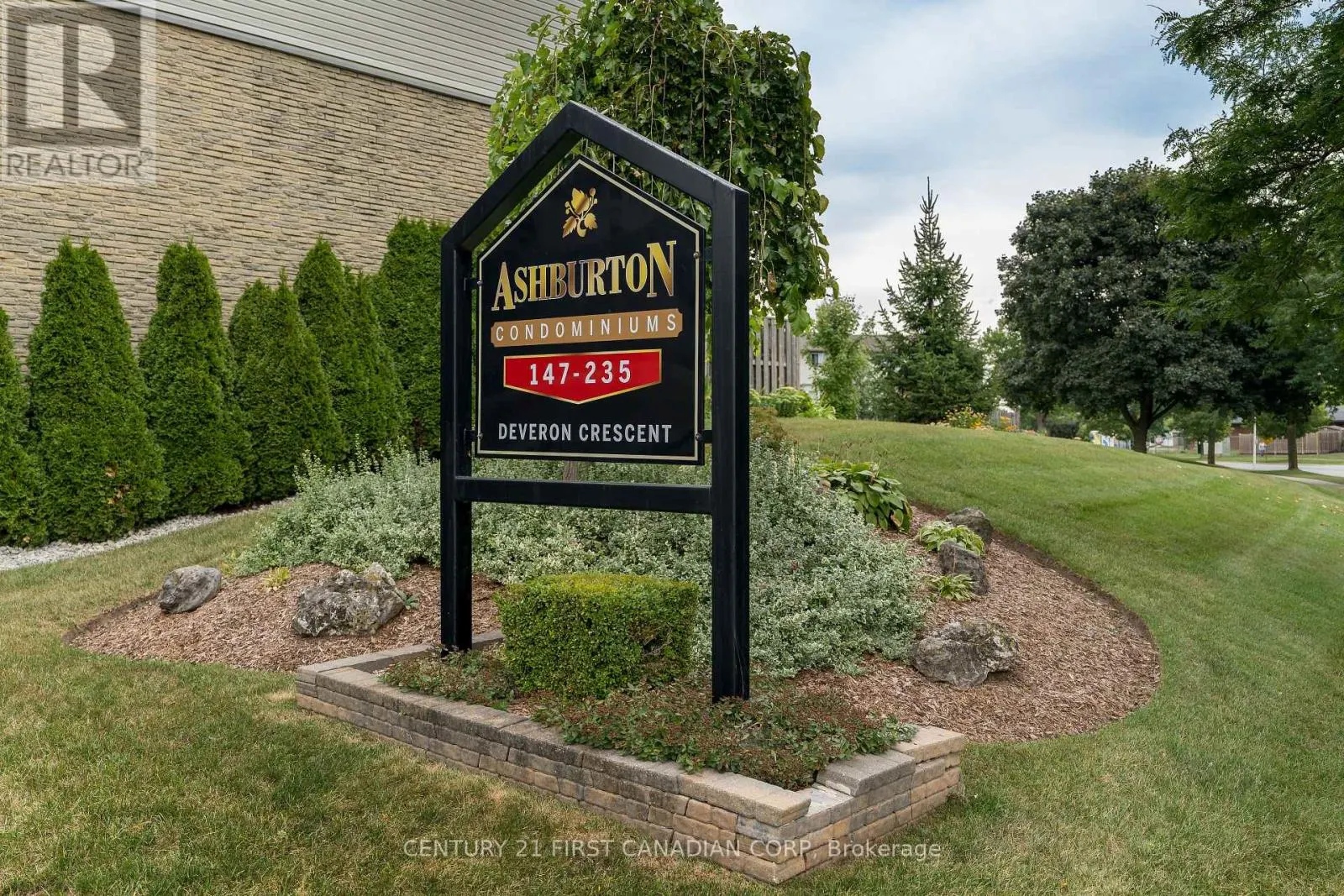 195 DEVERON CRESCENT
