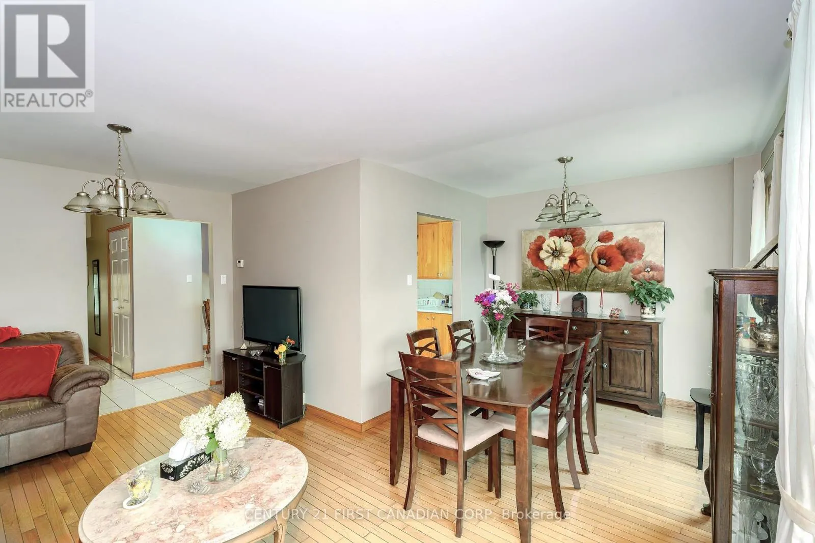 195 DEVERON CRESCENT