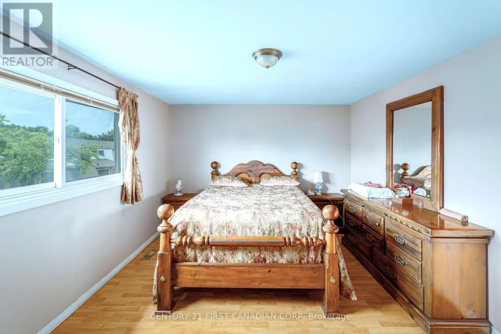 195 DEVERON CRESCENT