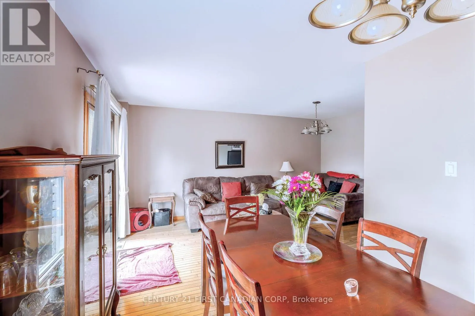 195 DEVERON CRESCENT