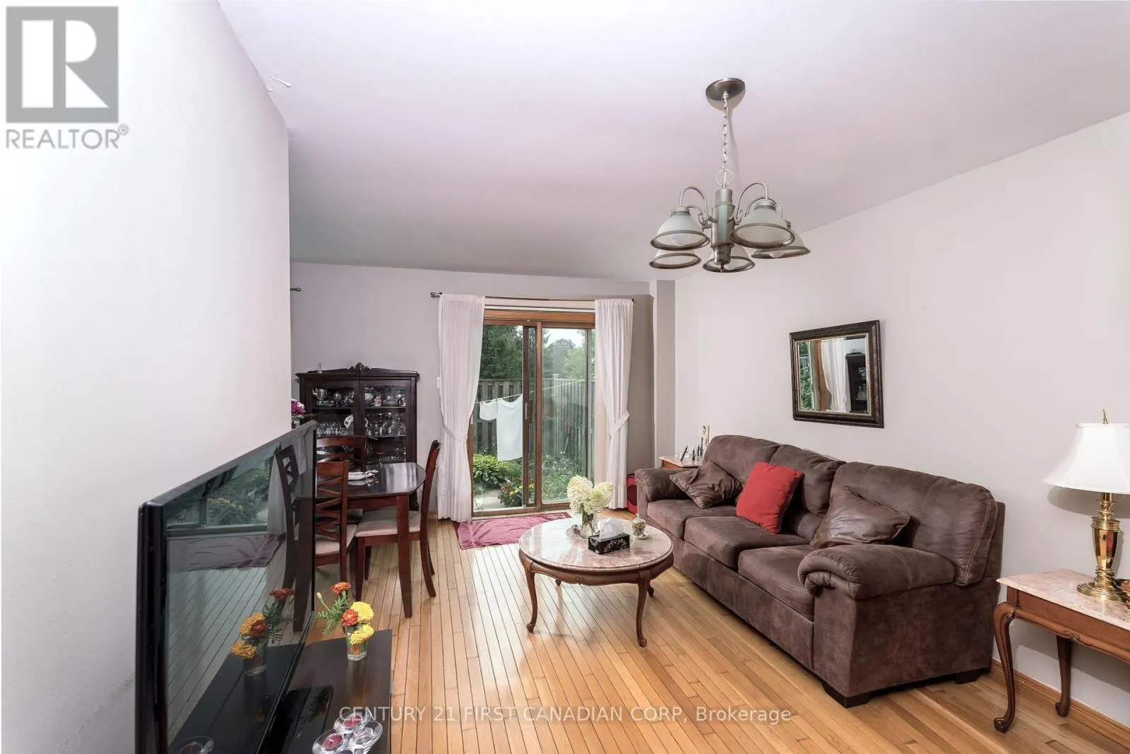 195 DEVERON CRESCENT