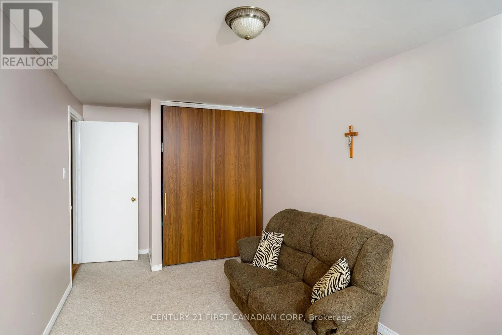 195 DEVERON CRESCENT