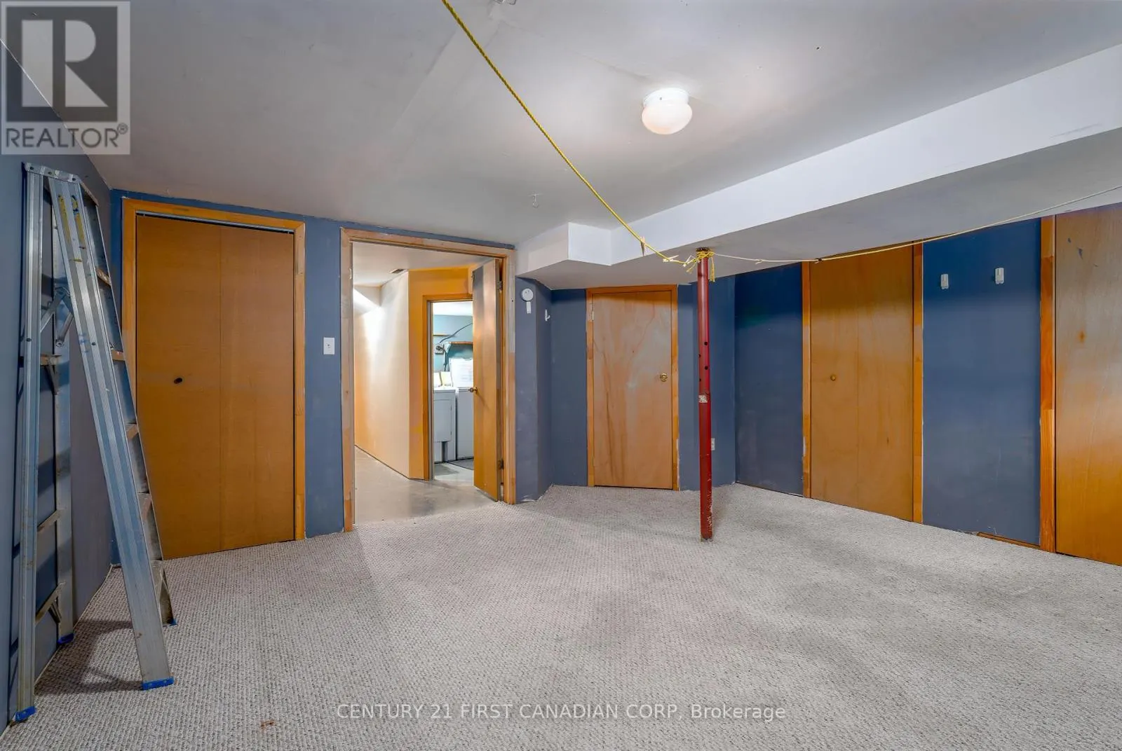 195 DEVERON CRESCENT