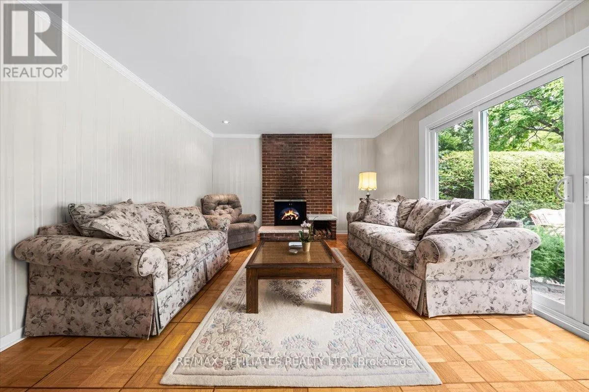 49 SILVER ASPEN CRESCENT