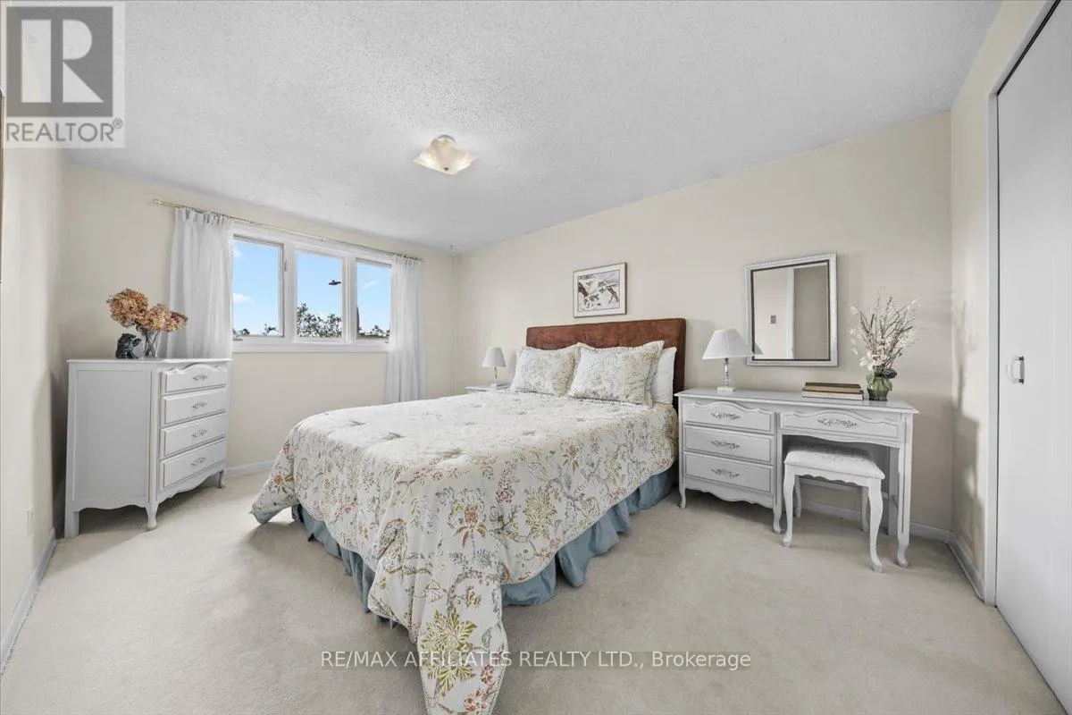 49 SILVER ASPEN CRESCENT