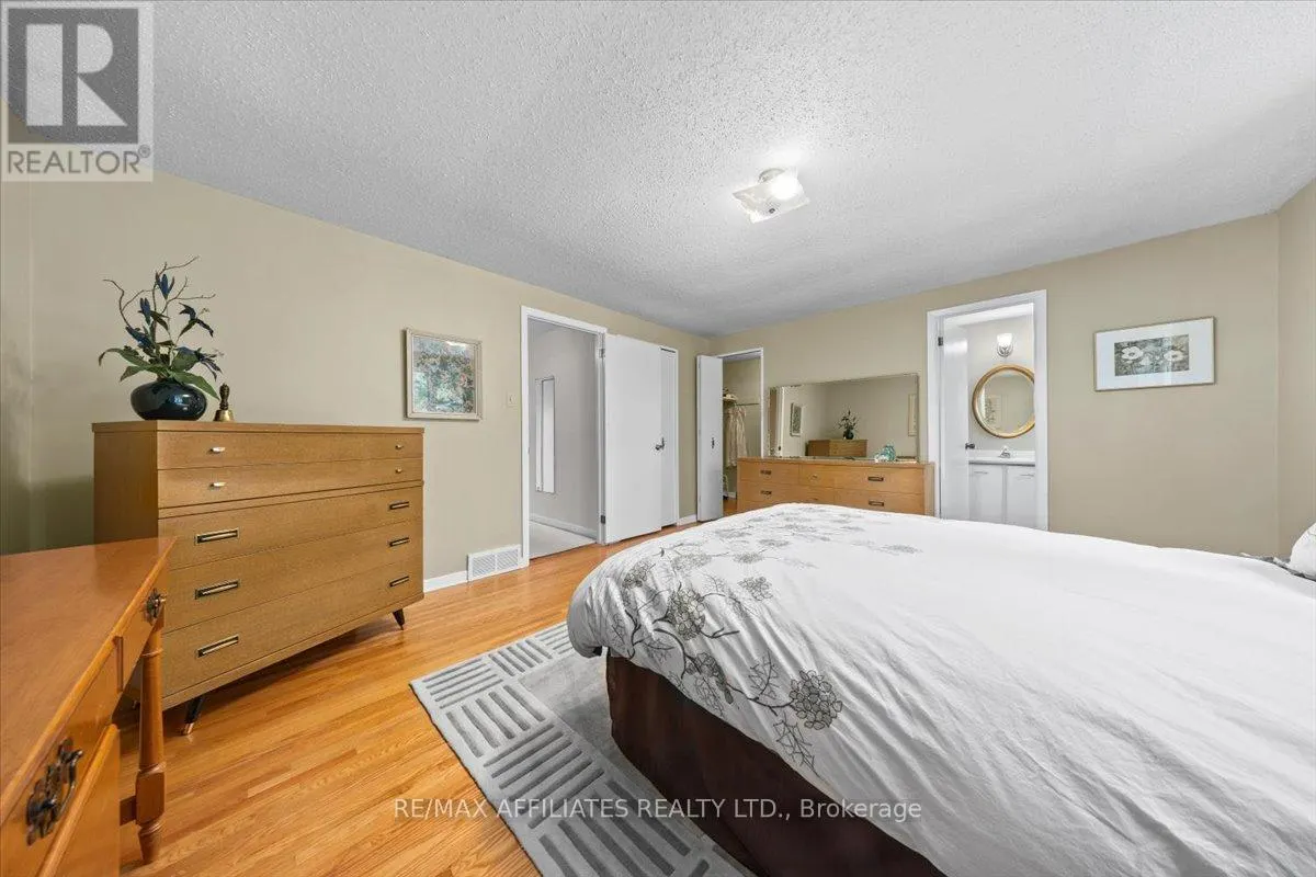 49 SILVER ASPEN CRESCENT