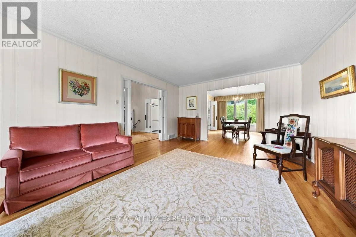49 SILVER ASPEN CRESCENT