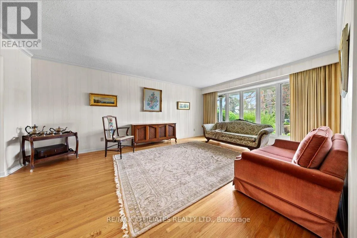 49 SILVER ASPEN CRESCENT