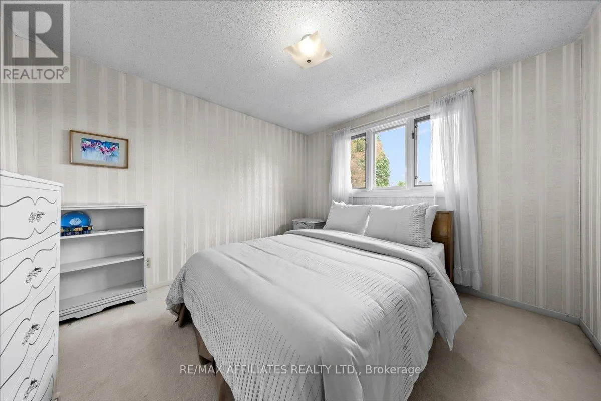 49 SILVER ASPEN CRESCENT
