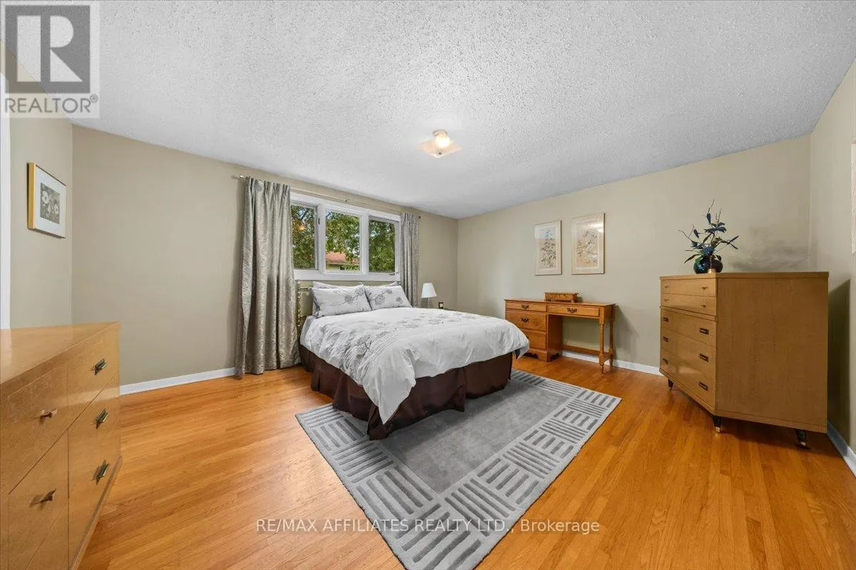 49 SILVER ASPEN CRESCENT