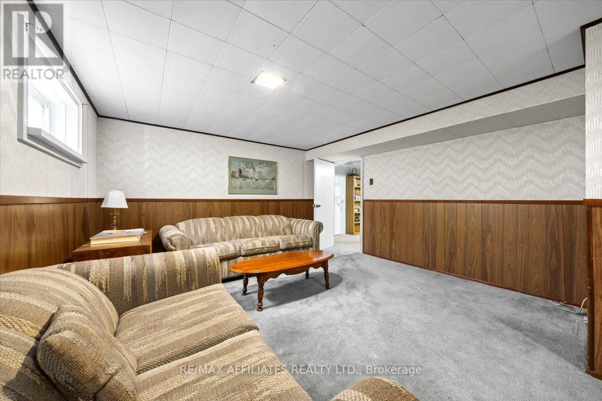 49 SILVER ASPEN CRESCENT