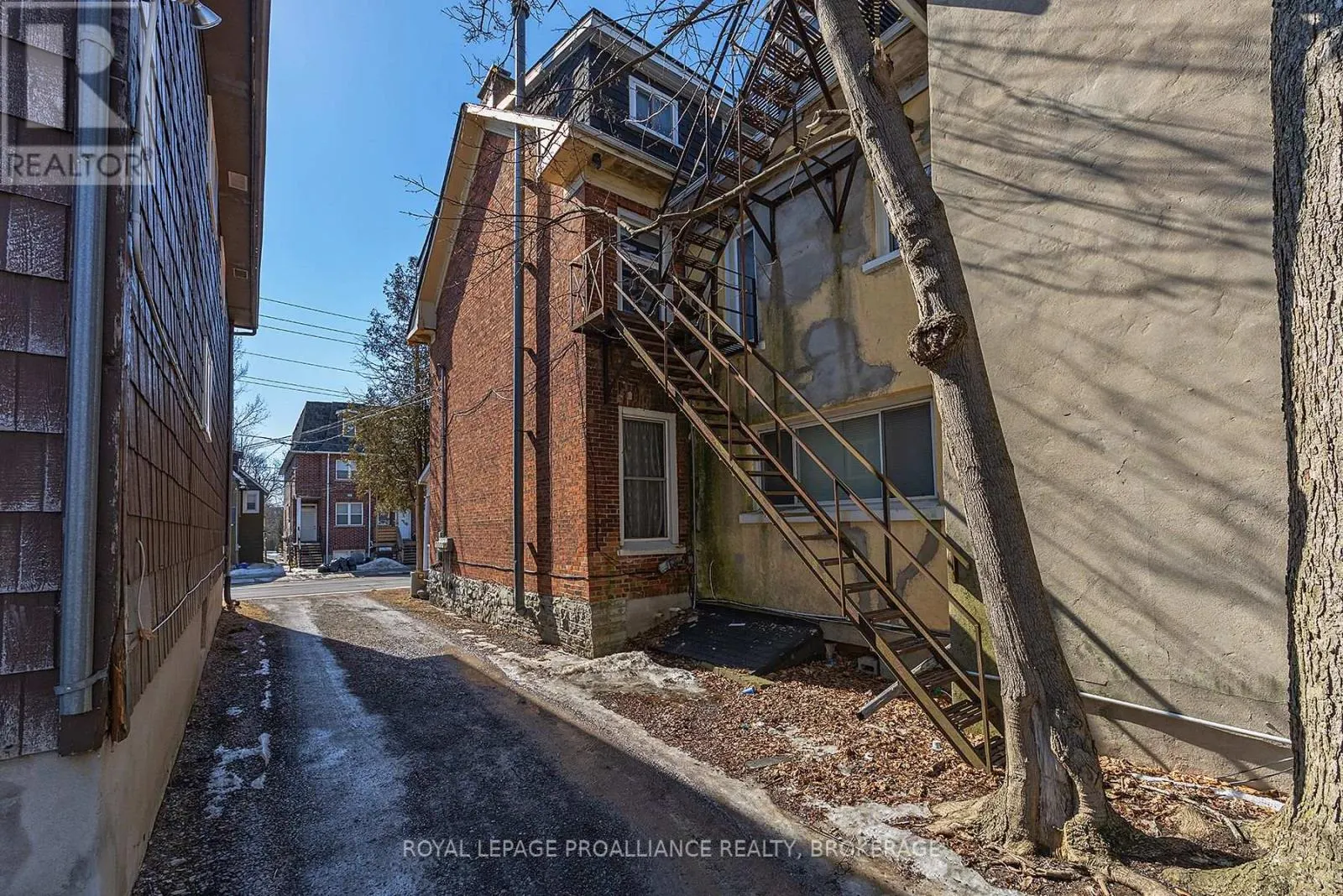 521 JOHNSON STREET