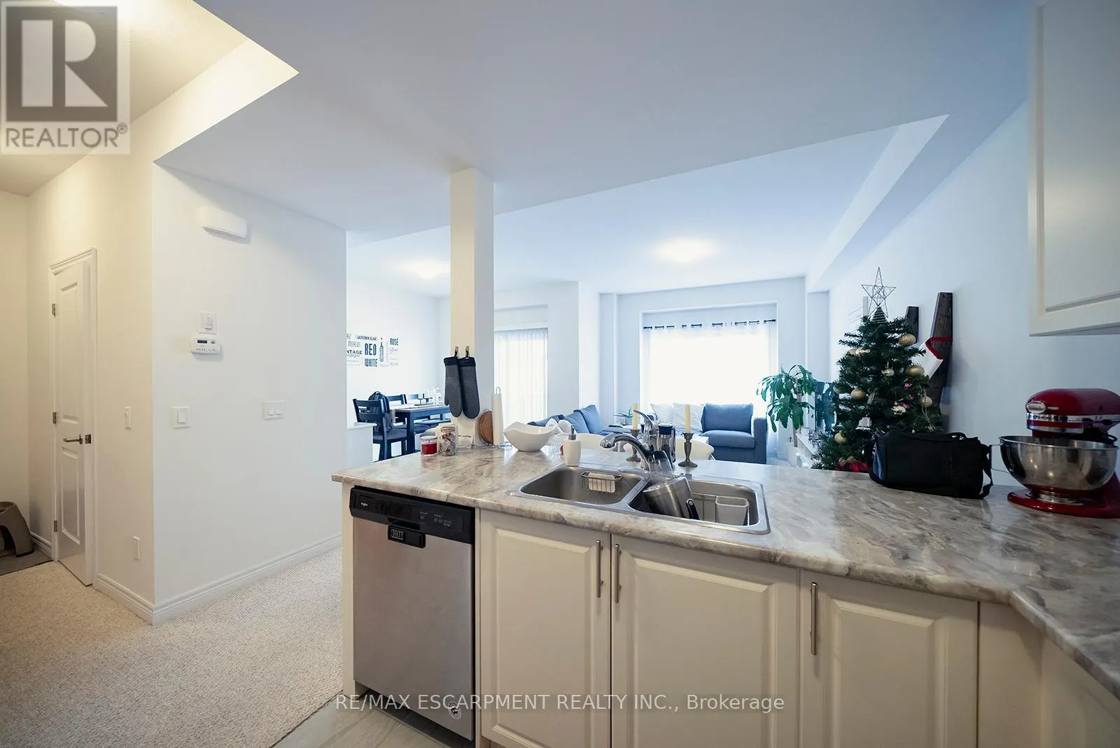 119 - 77 DIANA AVENUE