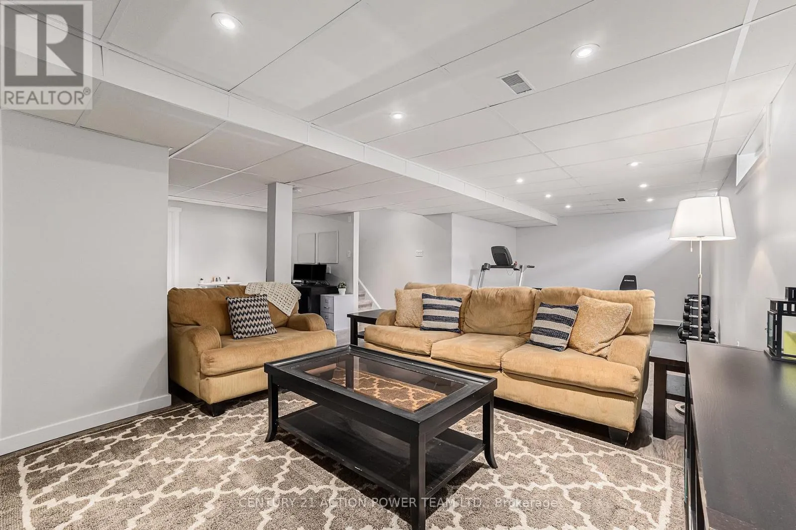 6008 LONGLEAF DRIVE