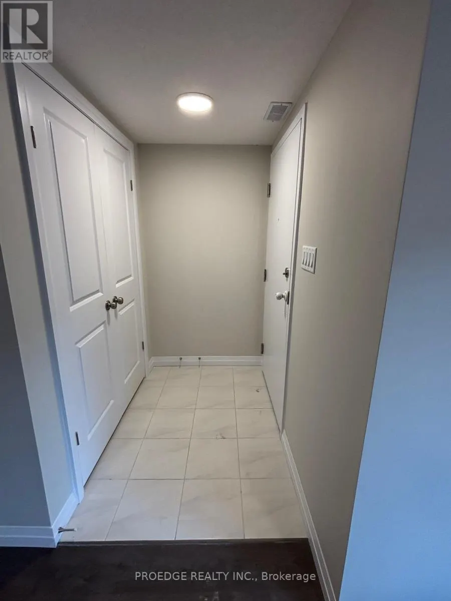 D7 - 410 NORTHFIELD DRIVE W