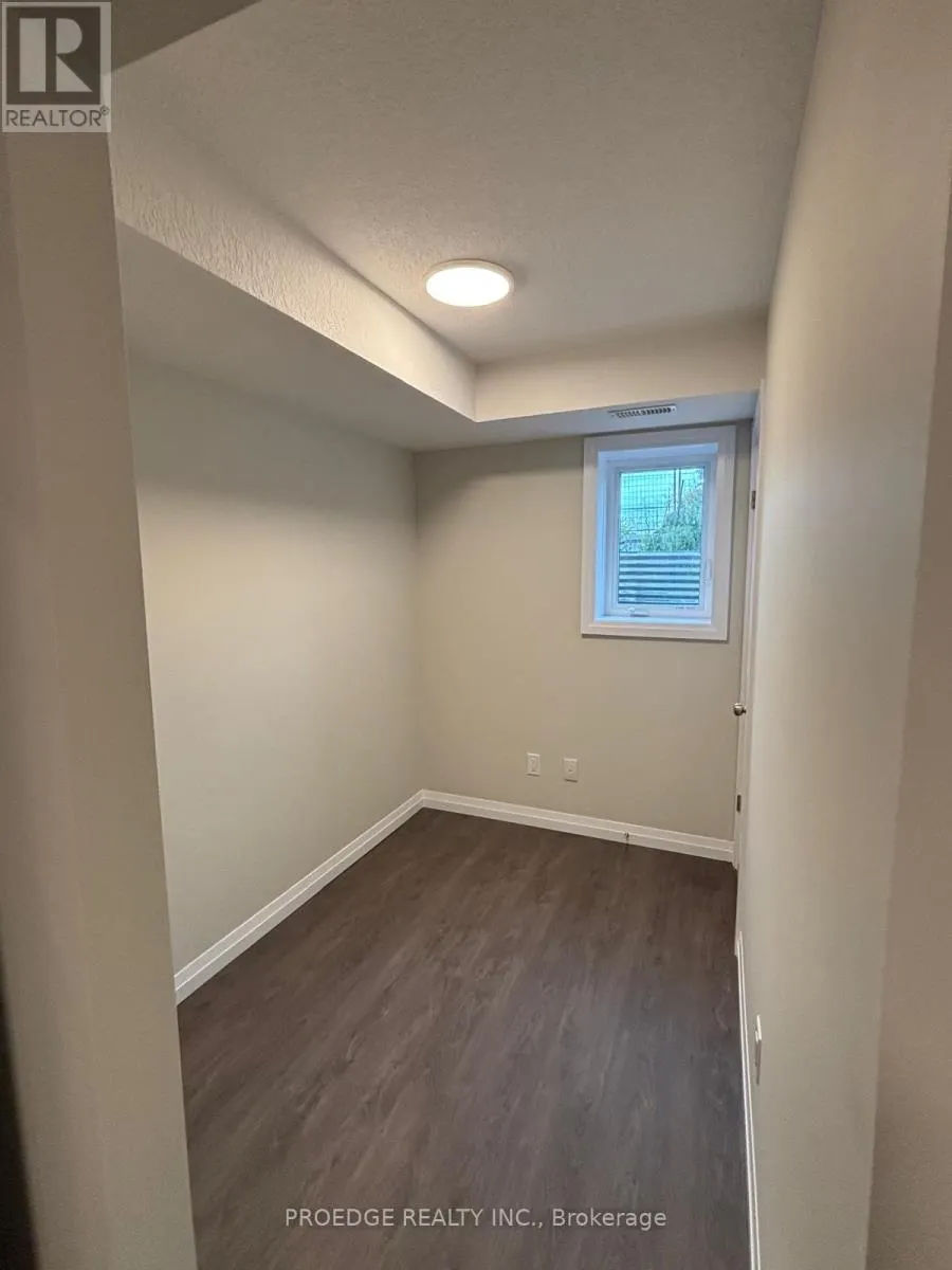 D7 - 410 NORTHFIELD DRIVE W
