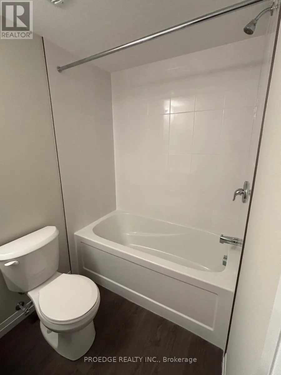 D7 - 410 NORTHFIELD DRIVE W