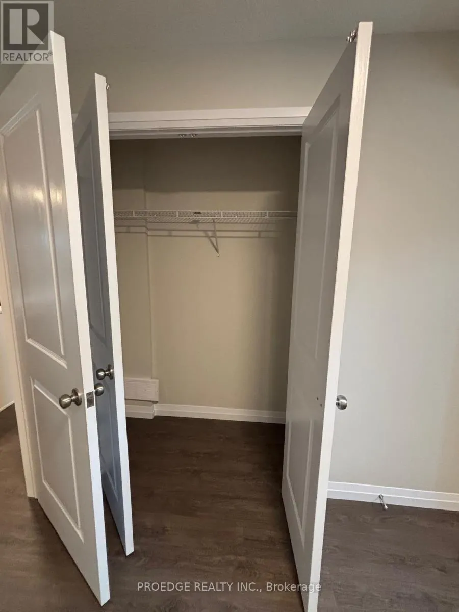 D7 - 410 NORTHFIELD DRIVE W