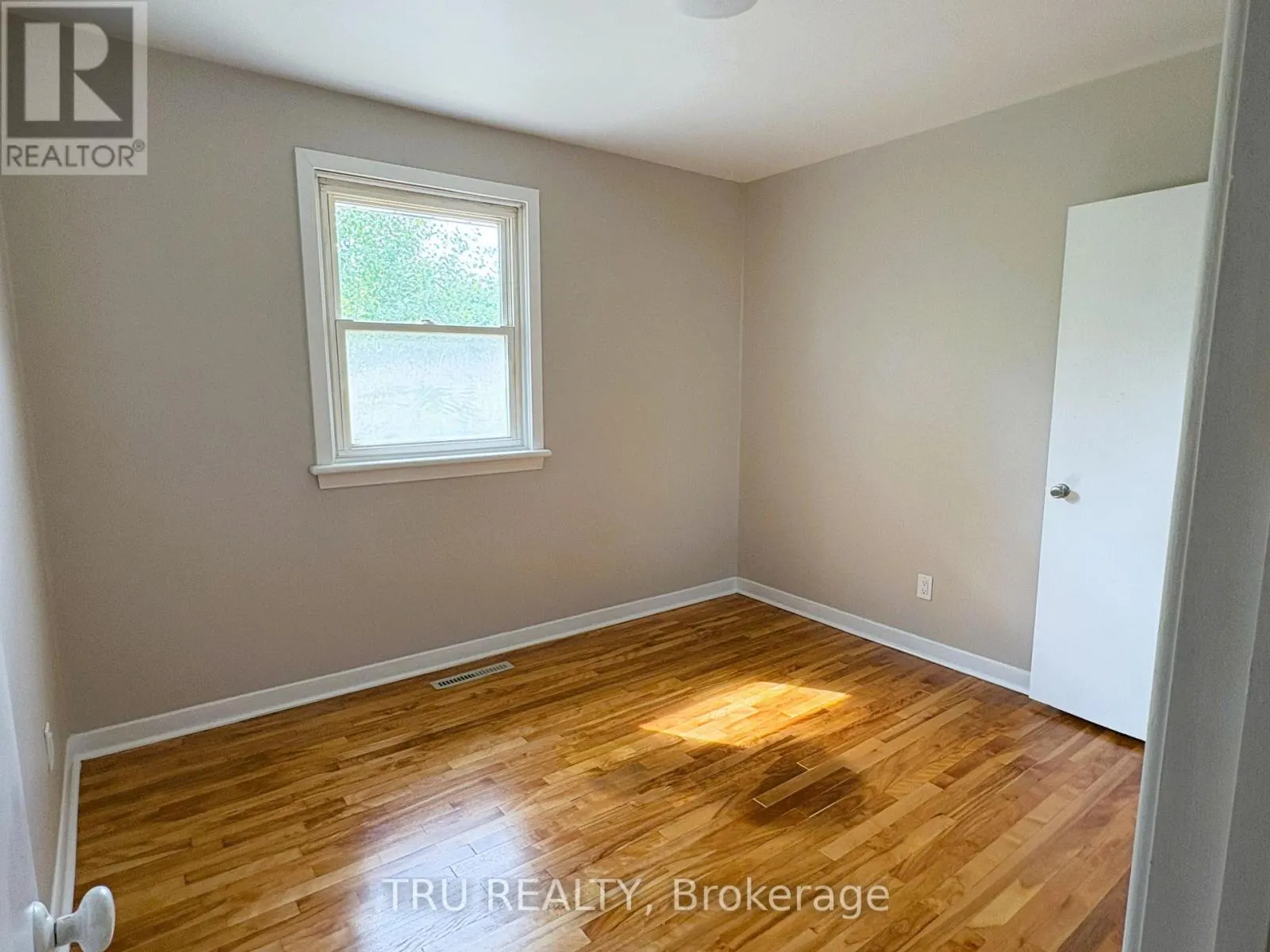 16 SANDY AVENUE S